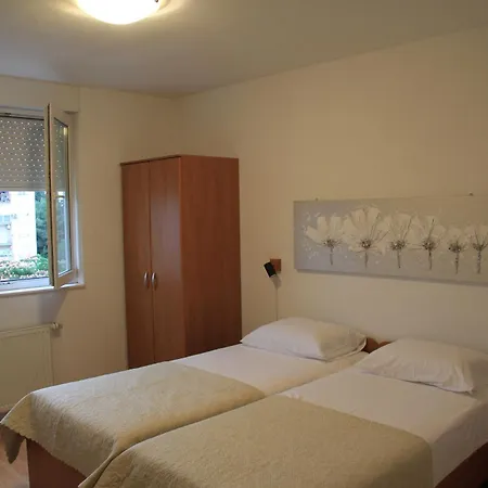 Apartament Dela